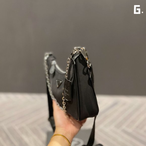 Prada Re-Edition 2005 Re-Nylon Hobo bag - Picture 3 of 9